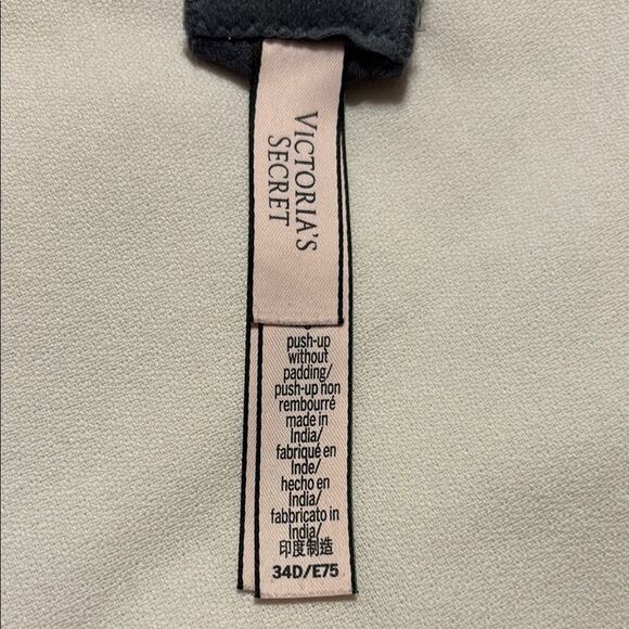 Victoria's Secret Dream Angel Push-Up with underwire/no padding - Picture 3 of 9